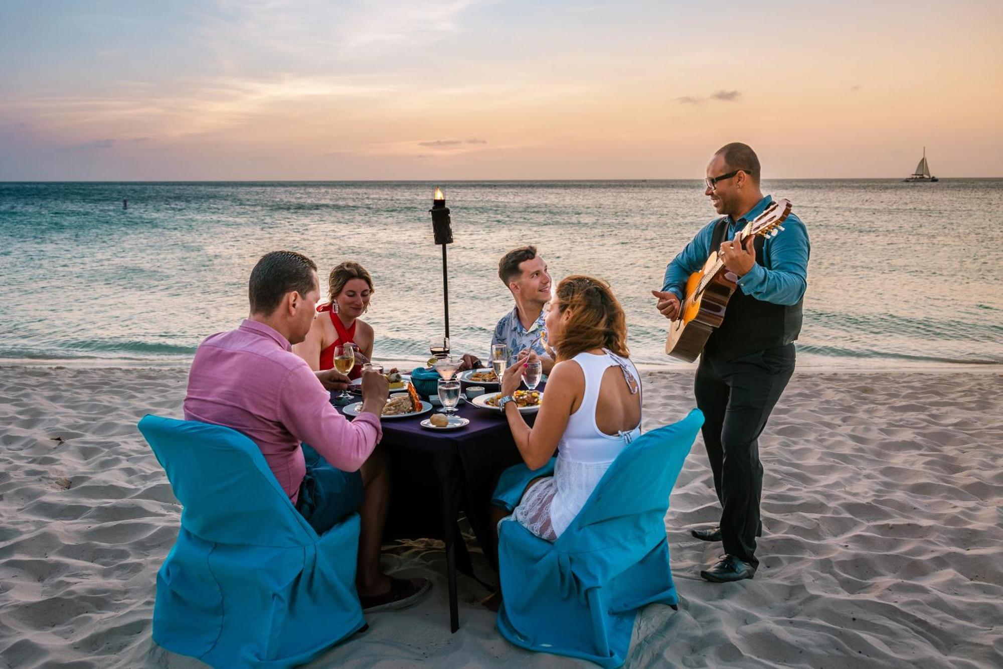 Amsterdam Manor Beach Resort Palm Beach Esterno foto